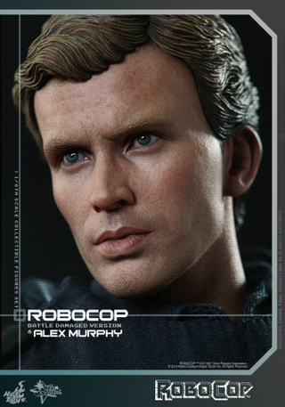 Illustration for article titled Dead Or Alive, These Robocop Figures Are Coming With Me